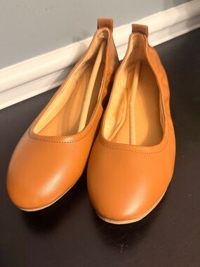 Universal Thread Classic Women's Tan Ballet Flats - Everyday Slip-Ons